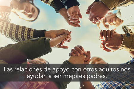 People standing in a circle with the Spanish text, "Las relaciones de apoyo con otros adultos nos ayudan a ser mejores padres."